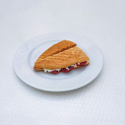 Çift Kaşarlı Sucuklu Tost